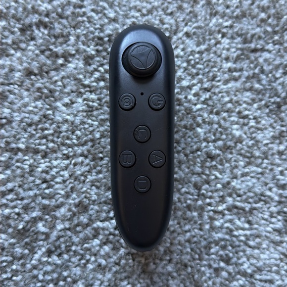 Black Virtual Reality Headset - Picture 4 of 5